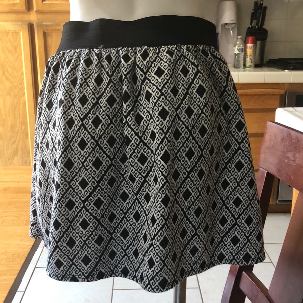 Black and white diamond design skirt